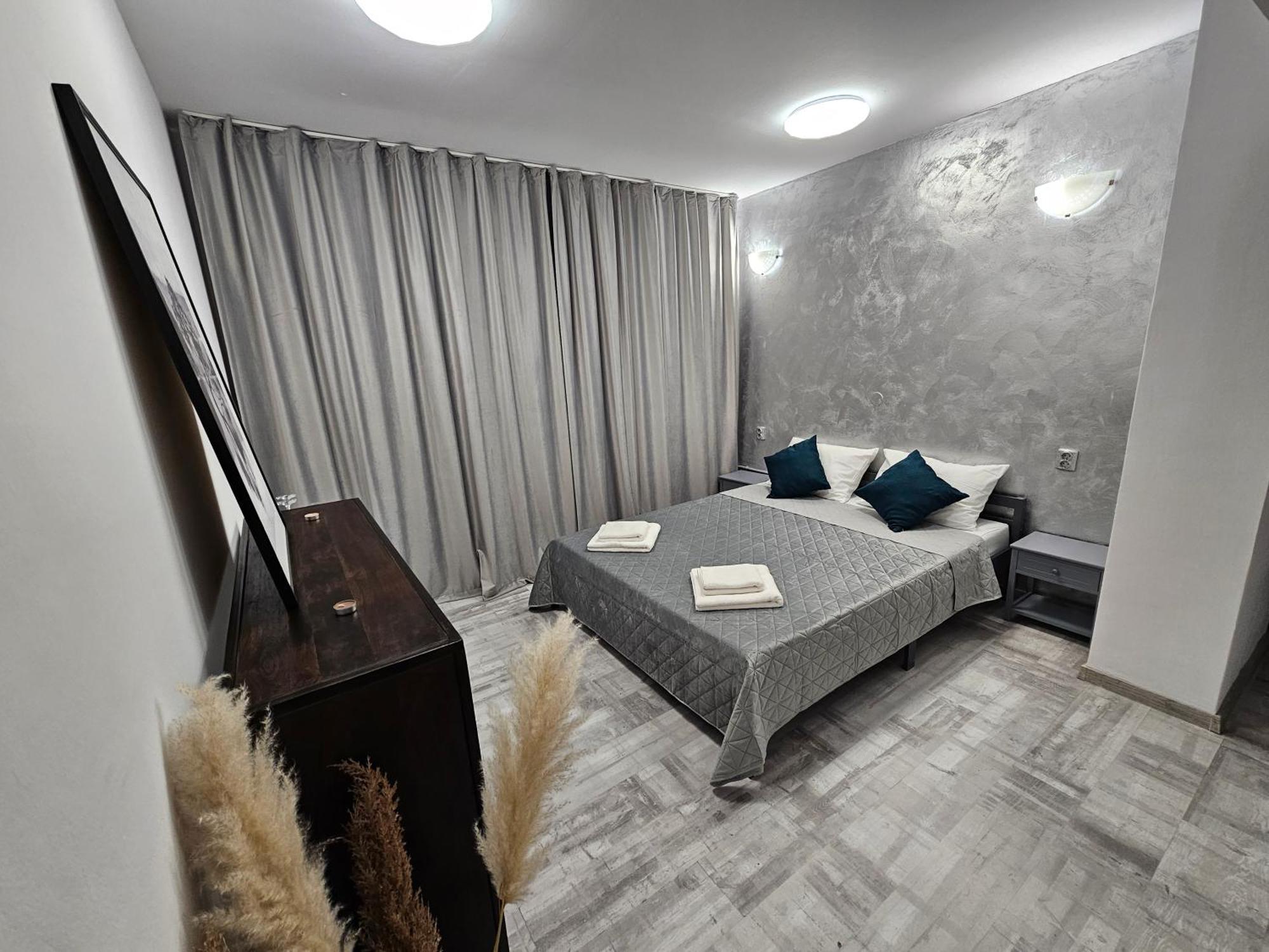 24 Shades Of Grey, Rezerva Acum Apartament Ultracentral, Ceai, Cafea, Filtru Apa Rece-Fierbinte, Saltea 160 Cm Memory Foam Крайова Экстерьер фото